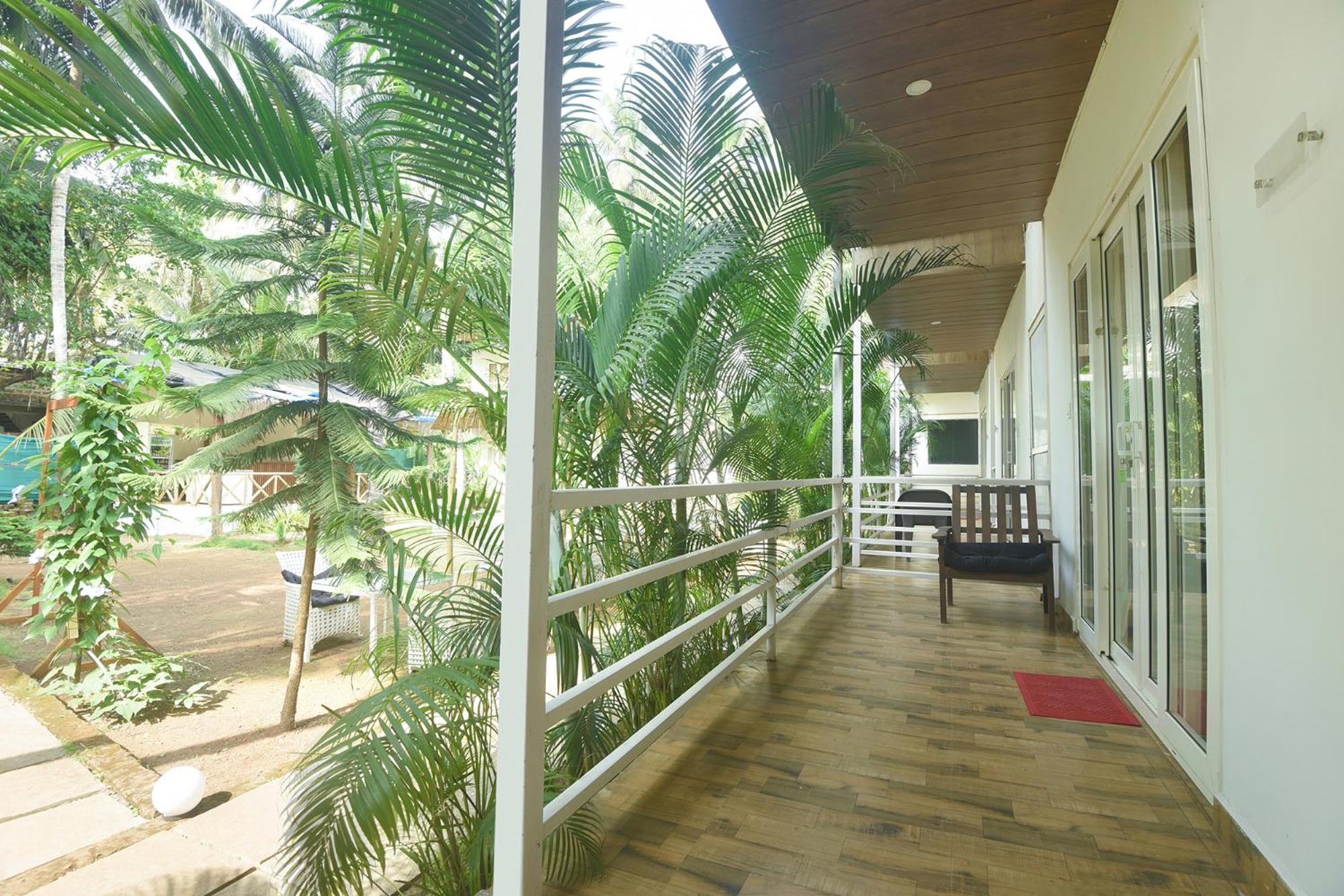 Fabhotel La Volga - Nr Morjim Beach Exterior foto